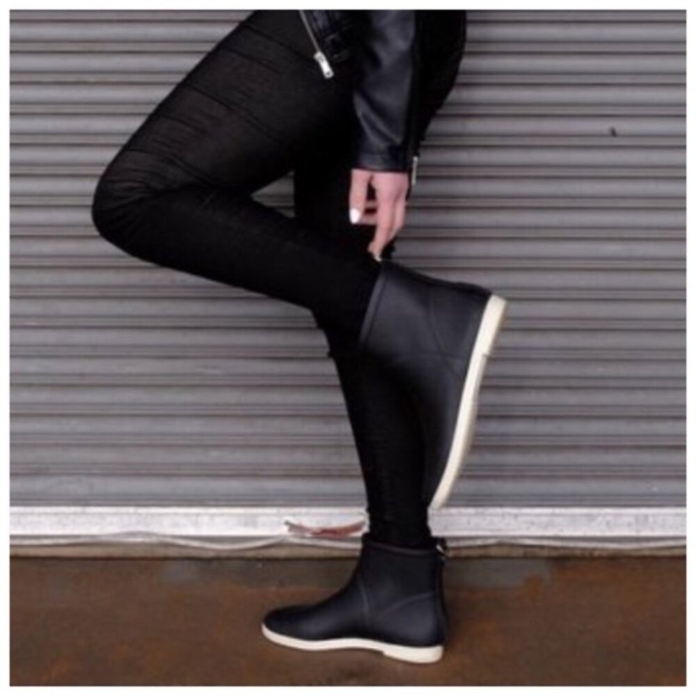 Alice & Whittles Minimalist Ankle Rain Boots 8 black/white
